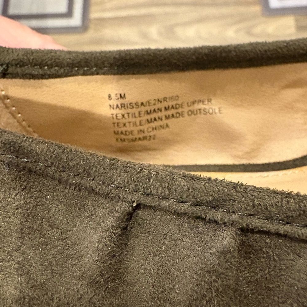Esprit Narissa Faux Suede Olive Green Flats Size 8.5 - Picture 2 of 7